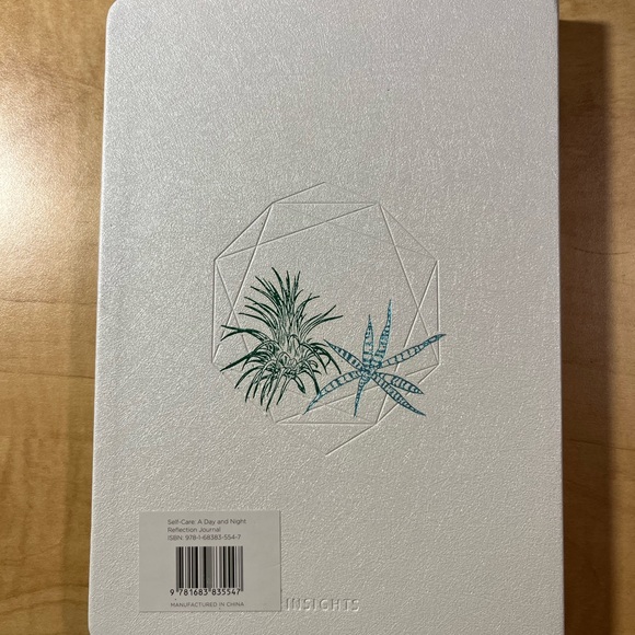 Self care - A day and night reflection journal - Picture 3 of 6
